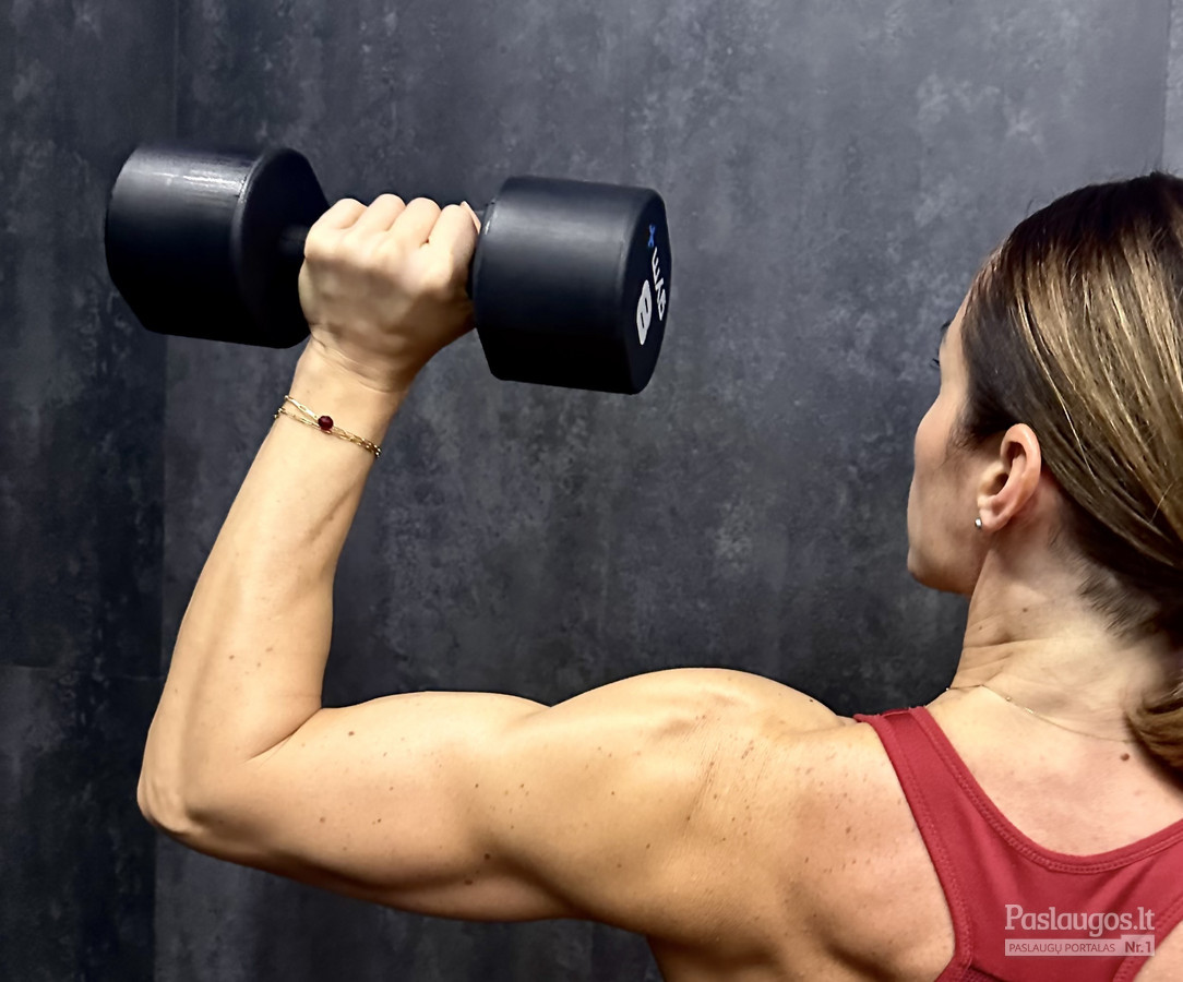 Simona Vailionaite lifting weights